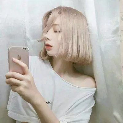 轻轻拂过